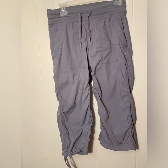 - Lululemon studio crop — fossil colour. - Picture 2 of 8